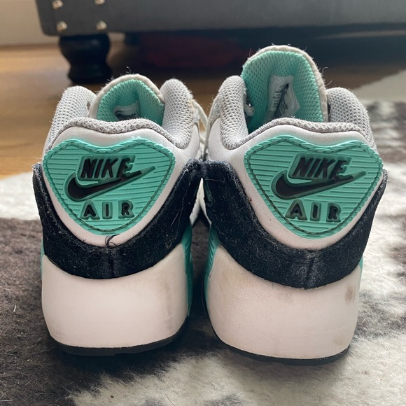 Girls Nike Air Max - Picture 2 of 4